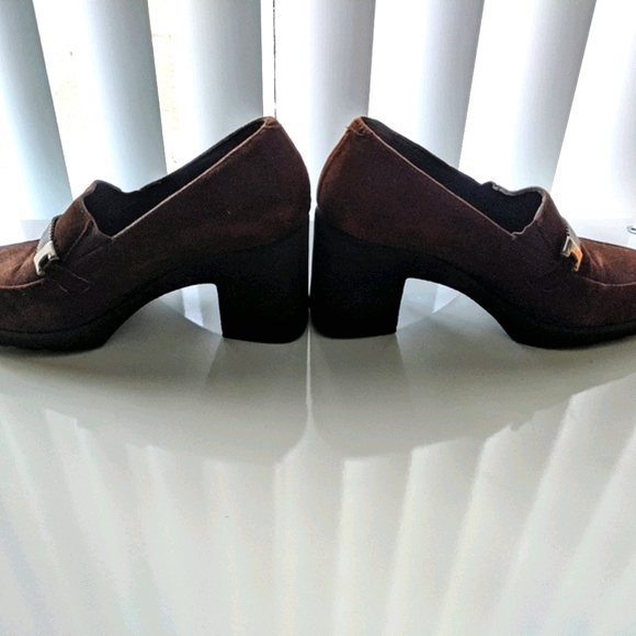 ANDRE ASSOUS Featherweights Pump Suede - Picture 4 of 11